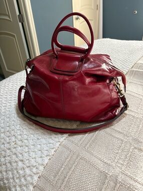 Hobo Hibiscus Red Leather Shelia Satchel Handbag - New Condition.
